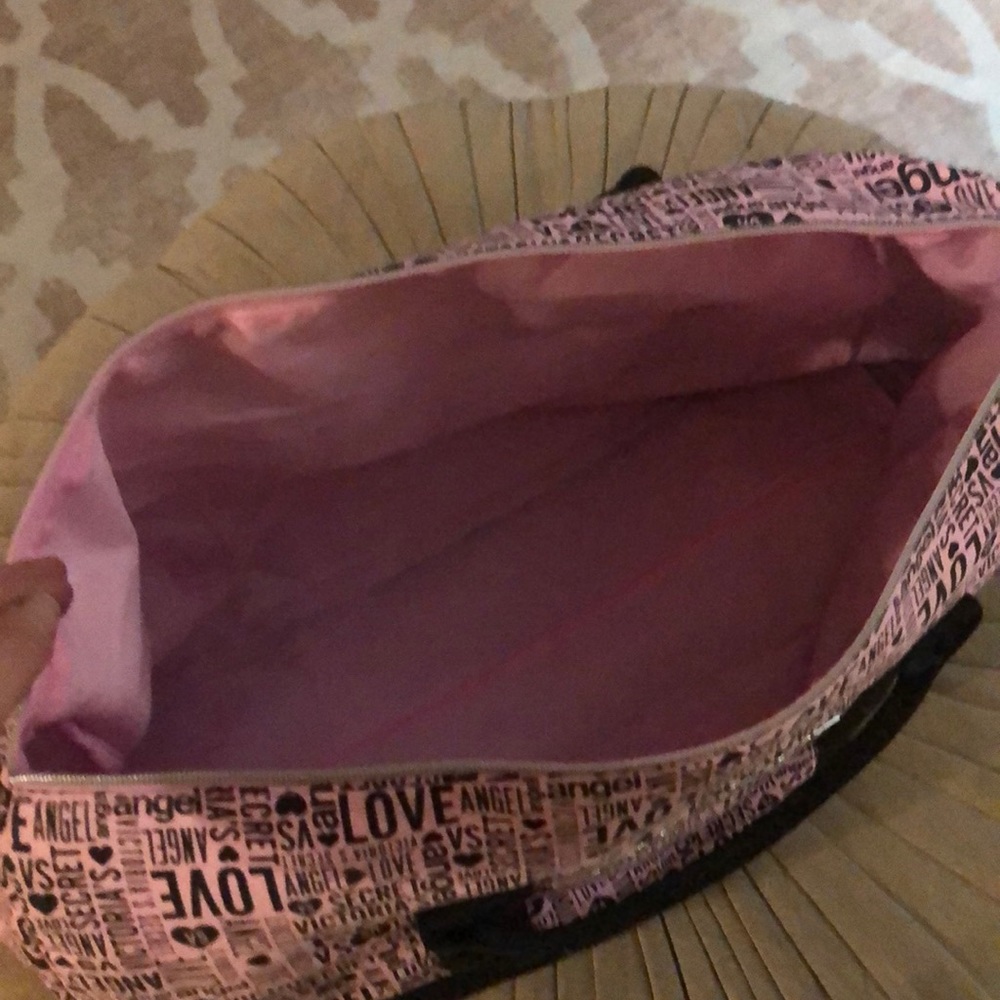 Victoria Secret Weekender - Picture 2 of 3